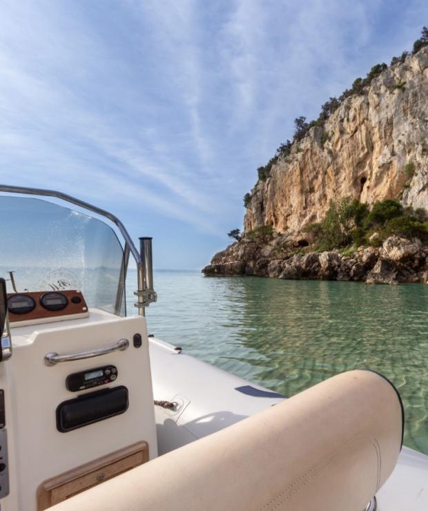 L'acqua è verde e limpida dal gusto curato.